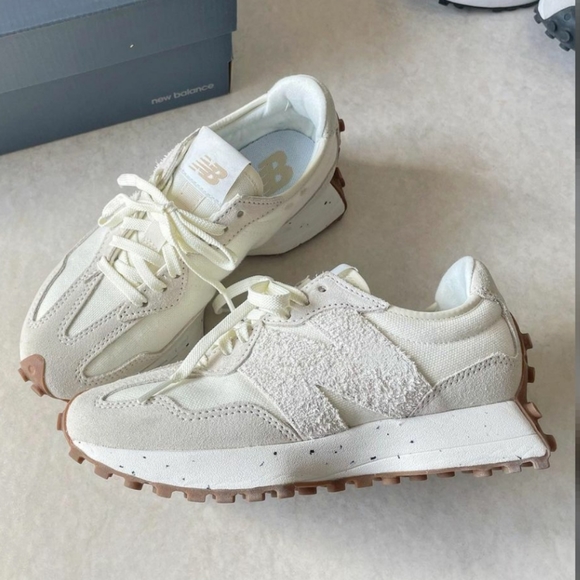 New Balance 327 Women Size 8.5 - Picture 2 of 11